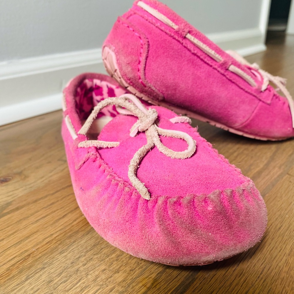 UGGS Ryder Rose Genuine Sheepskin Moccasin 3 Big Kids Shearling Slipper - Picture 8 of 9